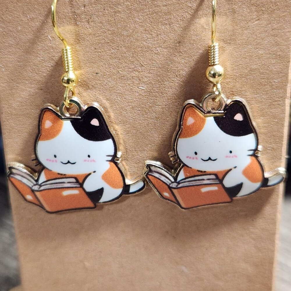 Cute Calico Cat with Book Earrings – Whimsical & Bookish Jewelry